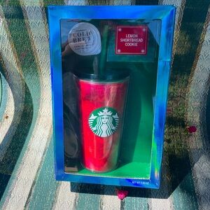 Starbucks gift set red cup and k pod new 1- 16 oz cold cup 1- 35 oz pod